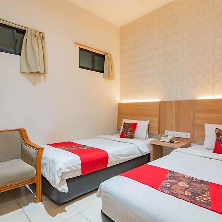 Cihampelas Hotel 2 Mitra Reddoorz Bandung Exterior photo