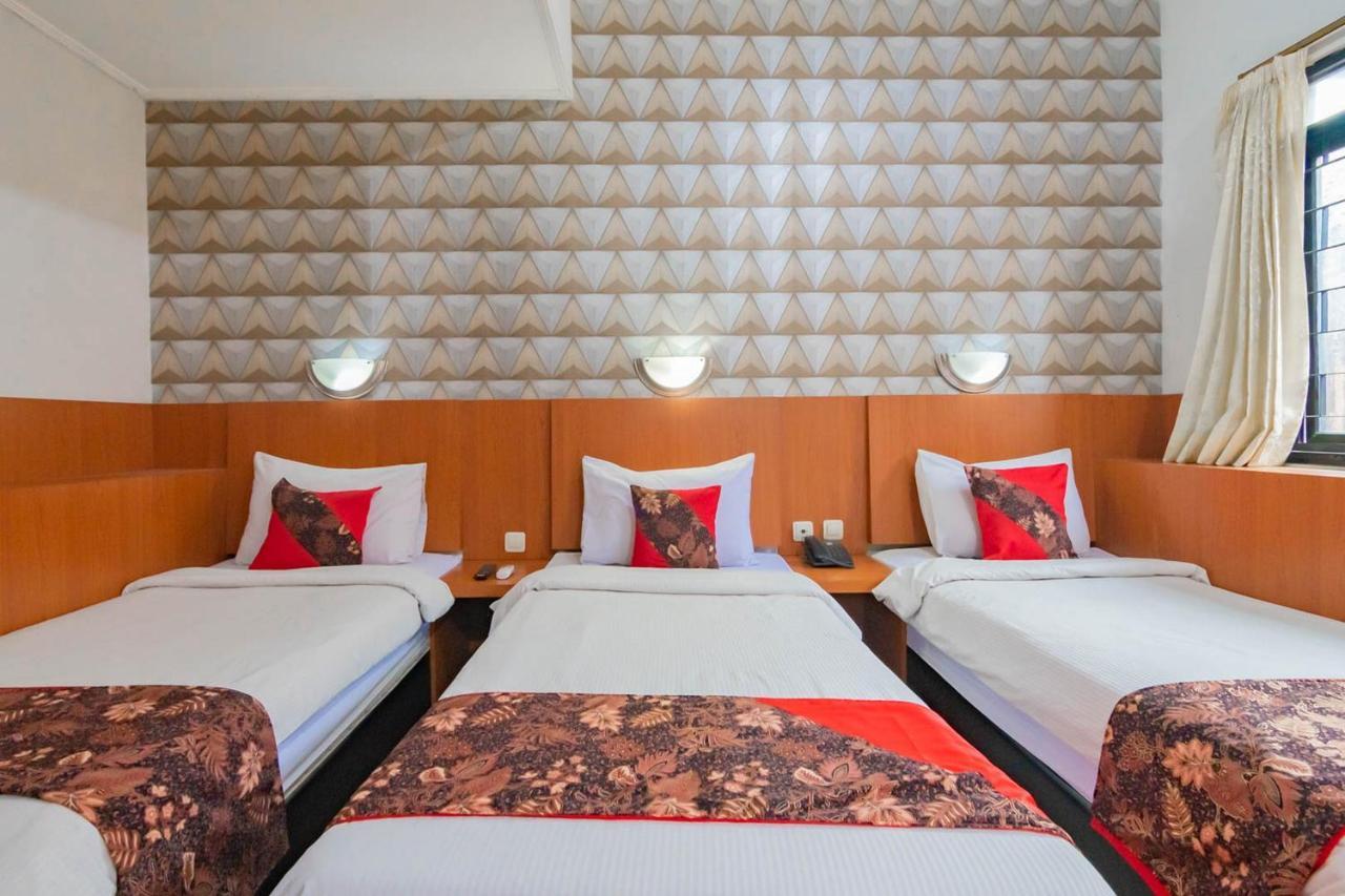 Cihampelas Hotel 2 Mitra Reddoorz Bandung Exterior photo