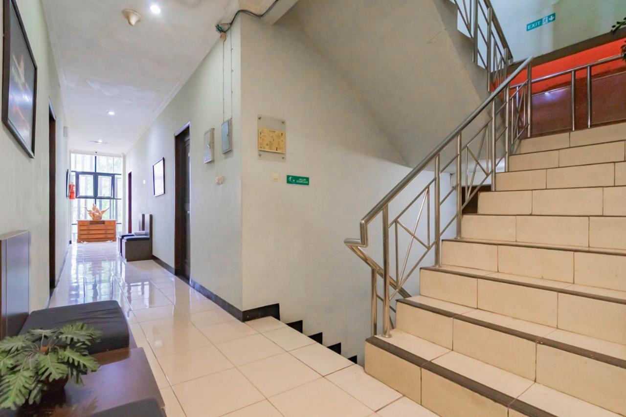 Cihampelas Hotel 2 Mitra Reddoorz Bandung Exterior photo