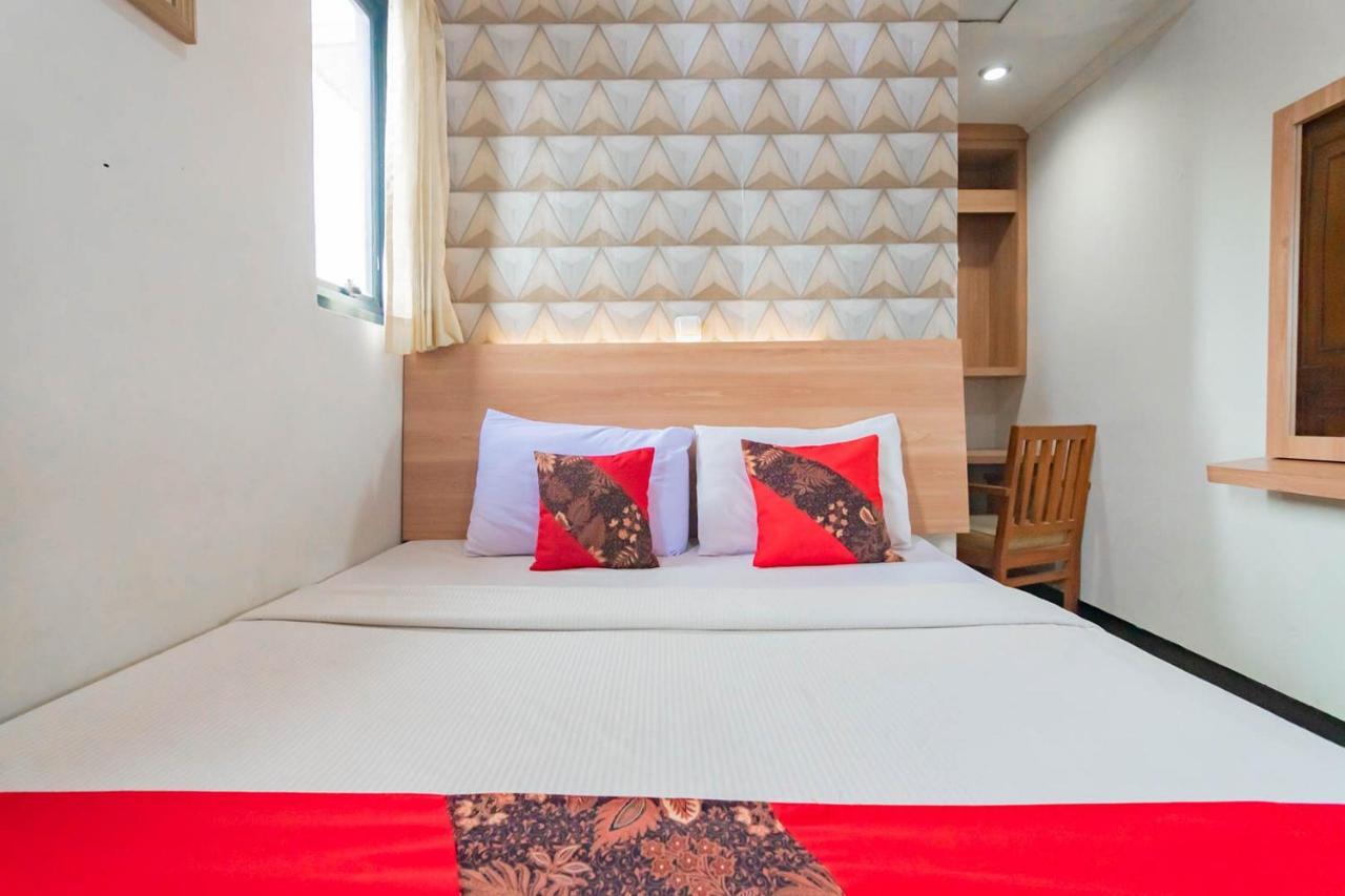 Cihampelas Hotel 2 Mitra Reddoorz Bandung Exterior photo