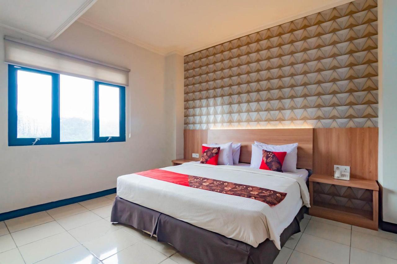 Cihampelas Hotel 2 Mitra Reddoorz Bandung Exterior photo
