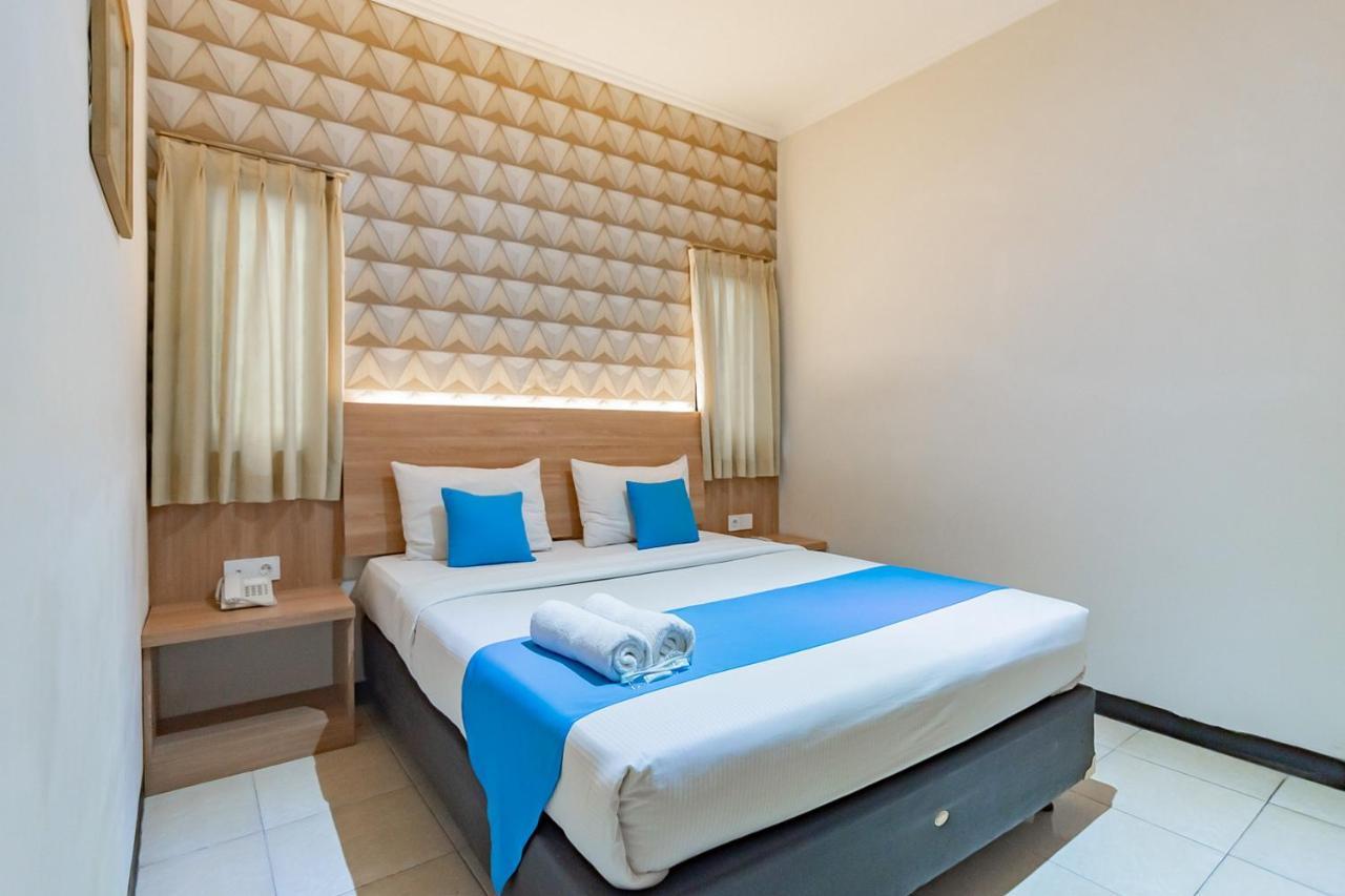 Cihampelas Hotel 2 Mitra Reddoorz Bandung Exterior photo